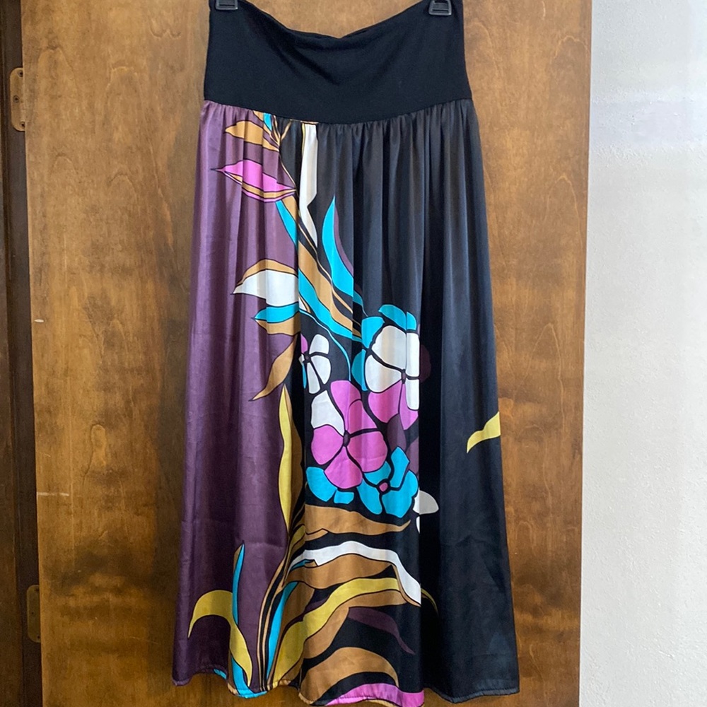NORDSTROM brand maxi skirt. Gorgeous floral poly fabric!! Size US M (?)